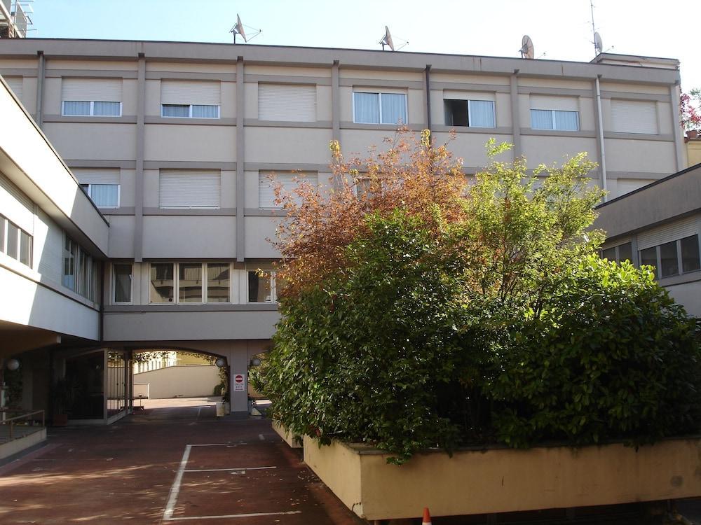 Augustus Hotel بييلا المظهر الخارجي الصورة