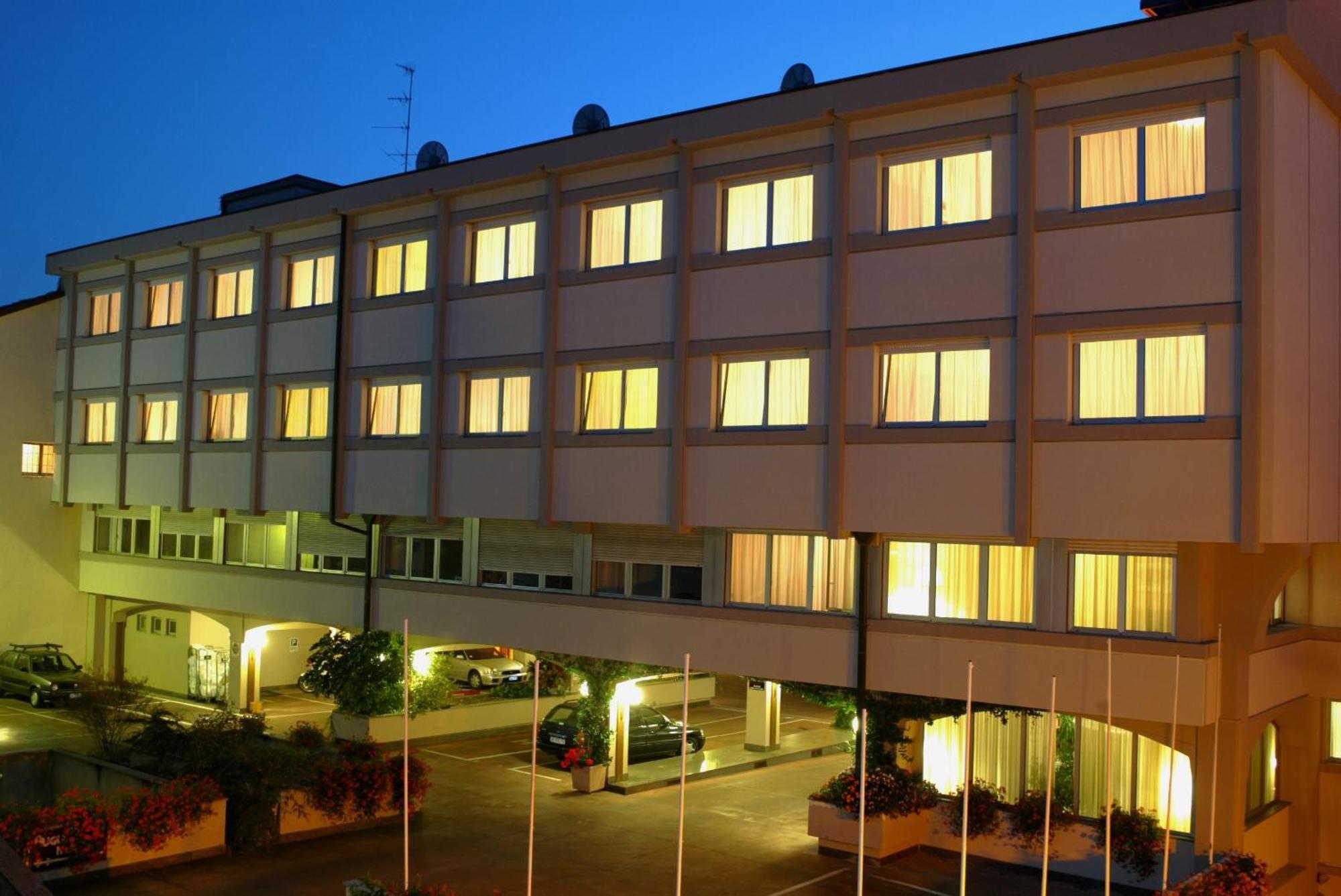 Augustus Hotel بييلا المظهر الخارجي الصورة