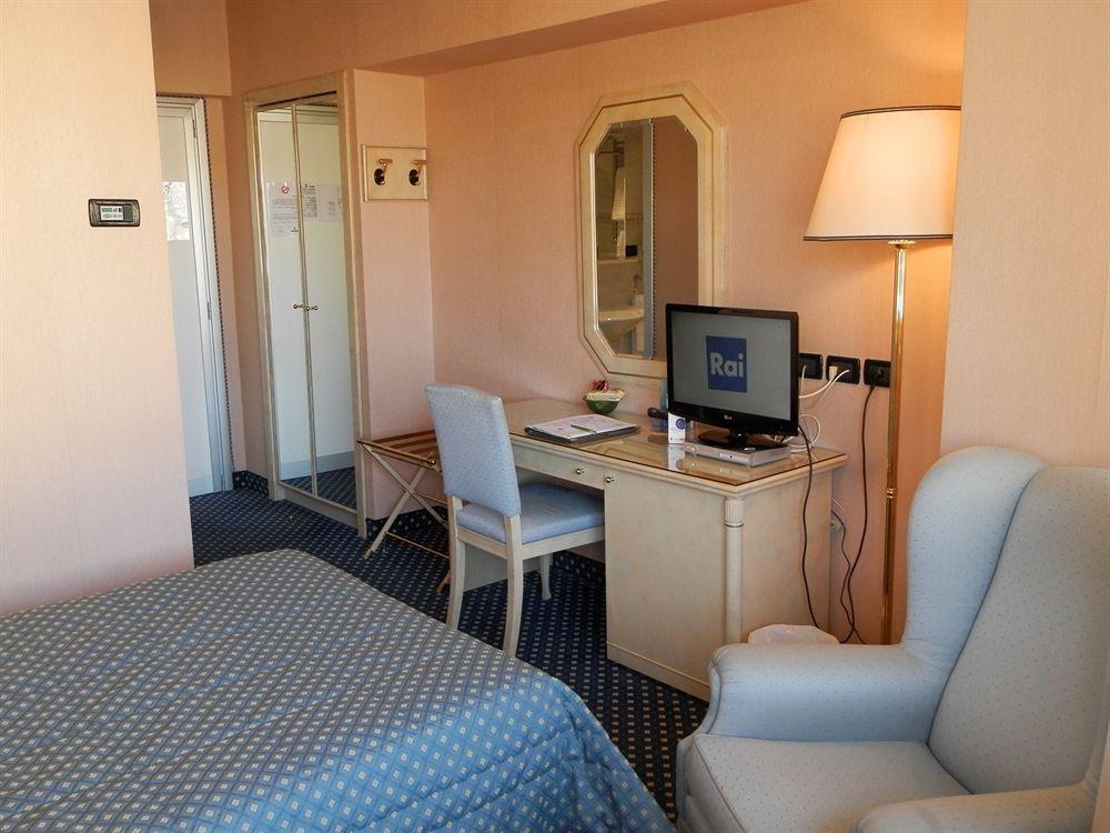 Augustus Hotel بييلا المظهر الخارجي الصورة