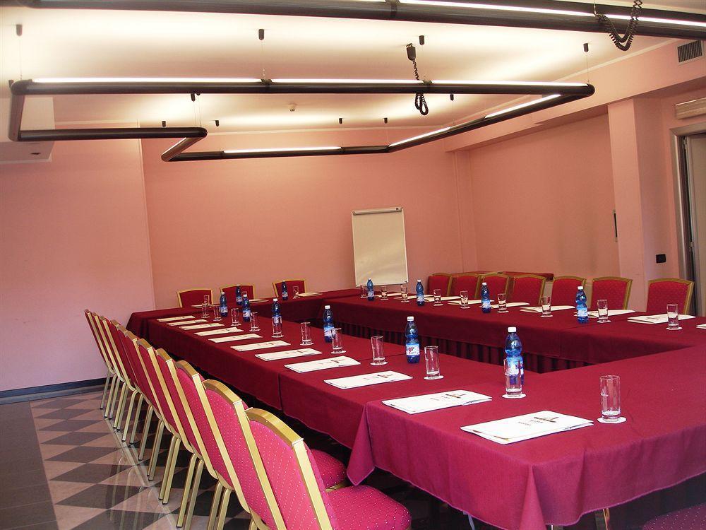 Augustus Hotel بييلا المظهر الخارجي الصورة