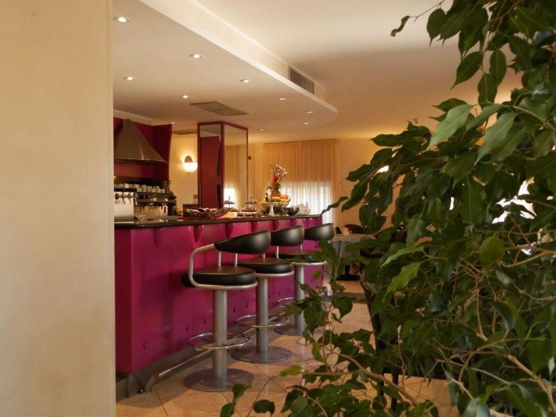 Augustus Hotel بييلا المظهر الخارجي الصورة