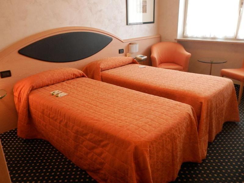 Augustus Hotel بييلا المظهر الخارجي الصورة