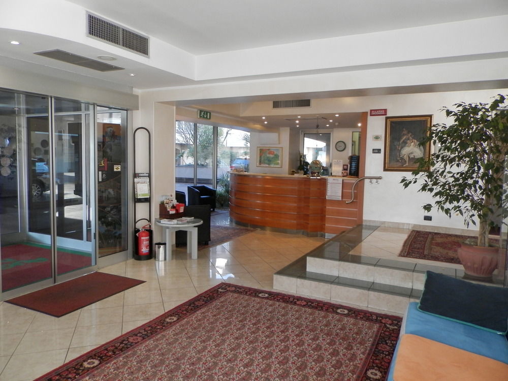 Augustus Hotel بييلا المظهر الخارجي الصورة