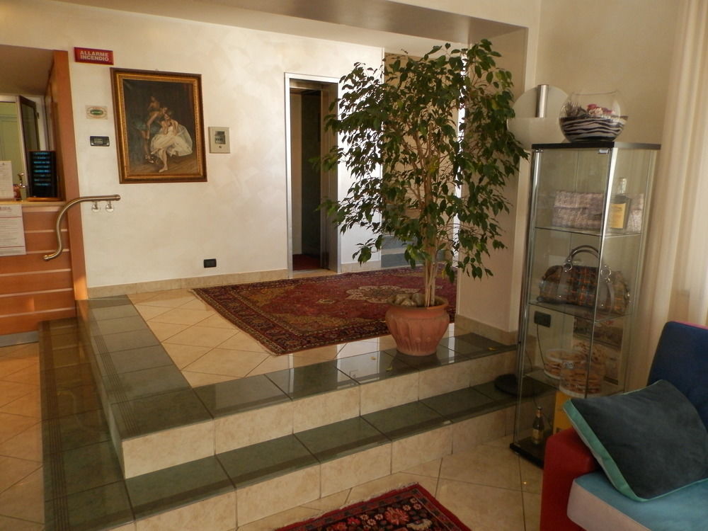 Augustus Hotel بييلا المظهر الخارجي الصورة