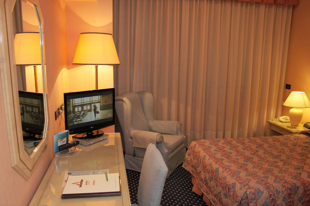Augustus Hotel بييلا المظهر الخارجي الصورة