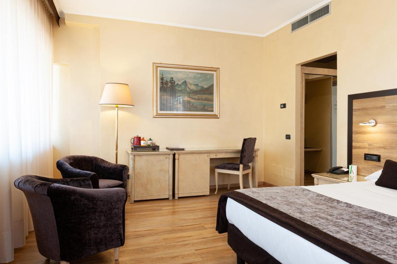 Augustus Hotel بييلا المظهر الخارجي الصورة