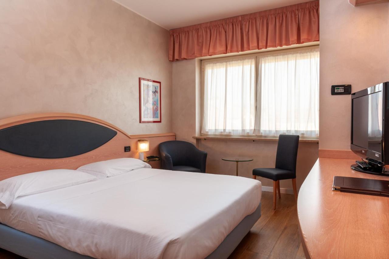 Augustus Hotel بييلا المظهر الخارجي الصورة