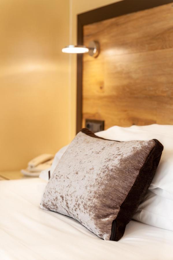 Augustus Hotel بييلا المظهر الخارجي الصورة