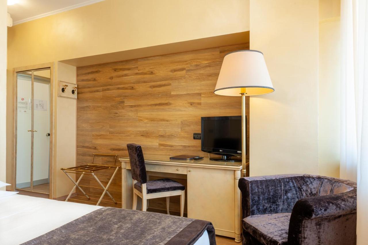 Augustus Hotel بييلا المظهر الخارجي الصورة