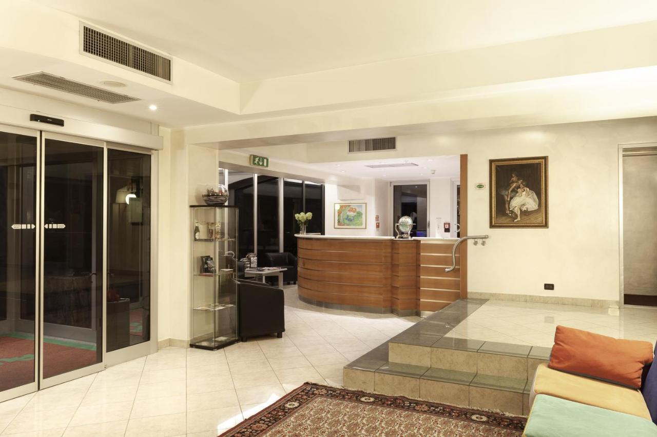 Augustus Hotel بييلا المظهر الخارجي الصورة