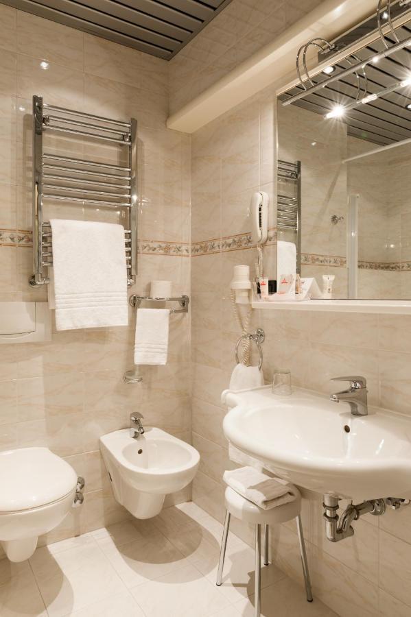 Augustus Hotel بييلا المظهر الخارجي الصورة