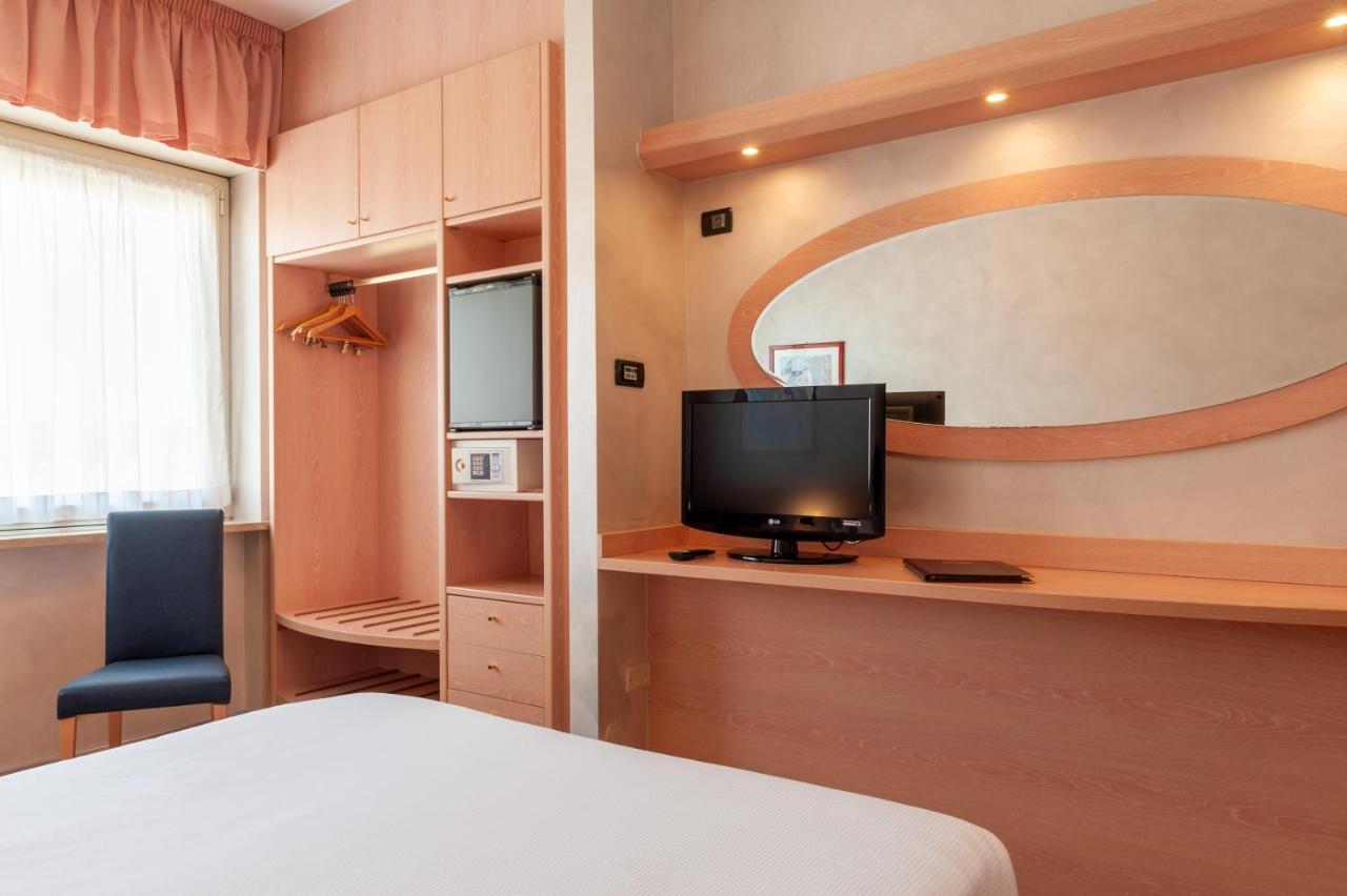 Augustus Hotel بييلا المظهر الخارجي الصورة