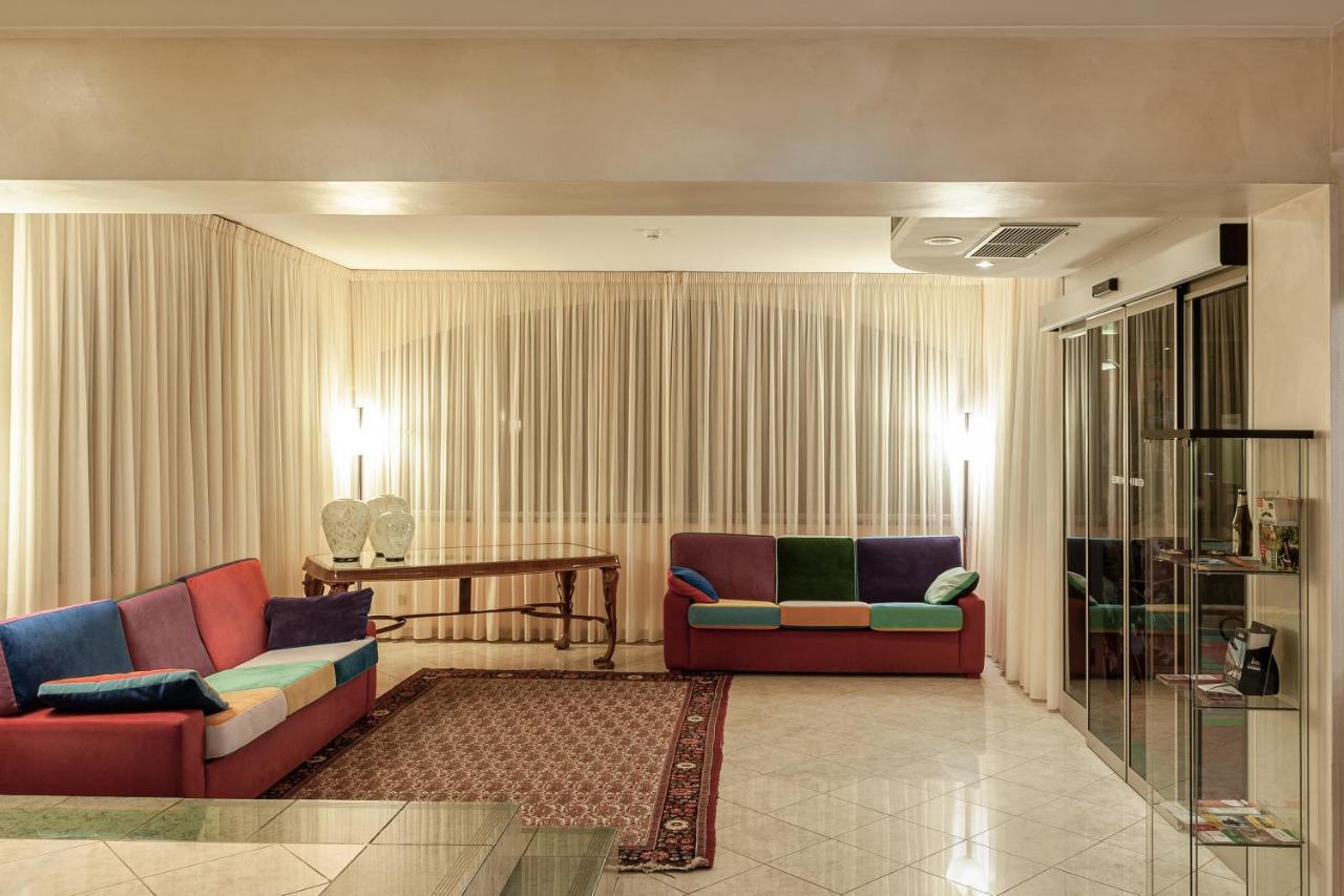 Augustus Hotel بييلا المظهر الخارجي الصورة