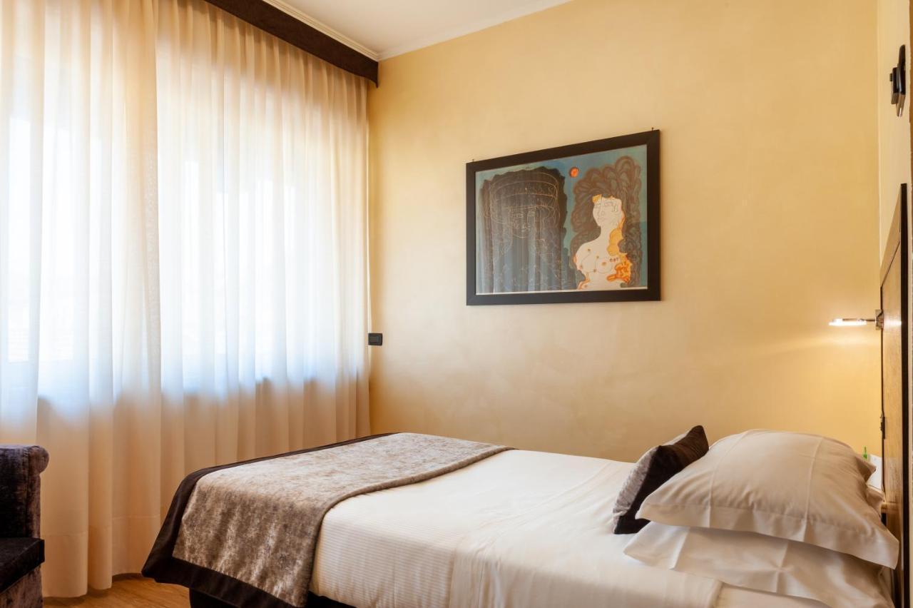 Augustus Hotel بييلا المظهر الخارجي الصورة